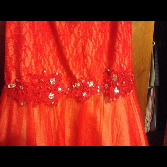 Prom dress size 4-6 - Picture 3 of 8